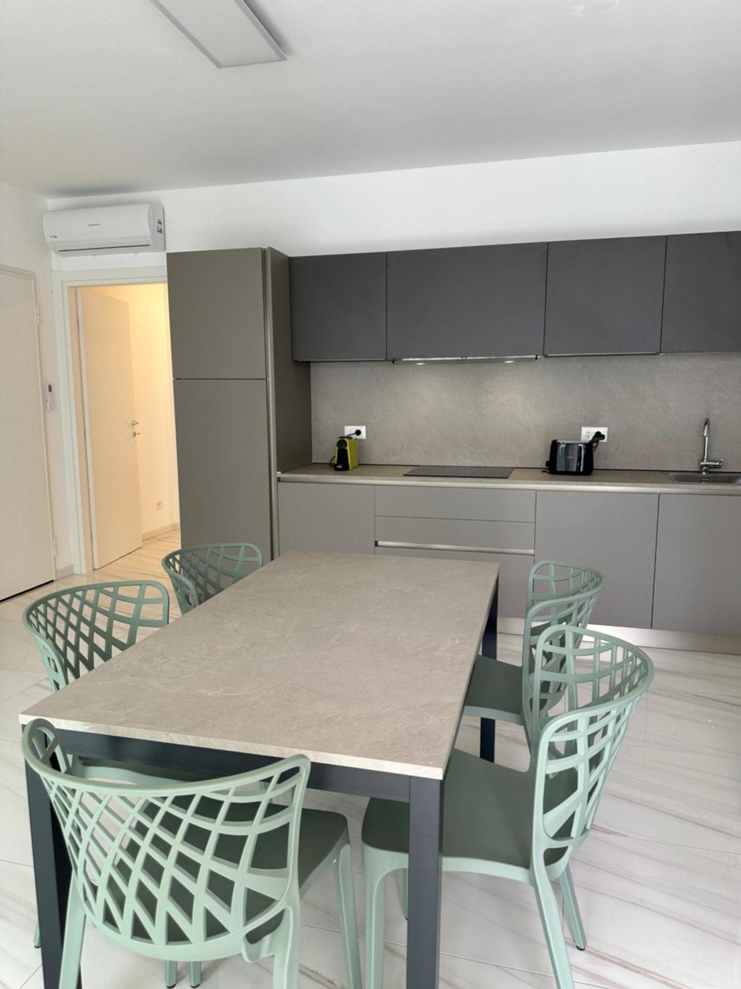 Beach Palace With Small Swimming Pool, Private Beach, Parking Lido di Jesolo Exterior photo