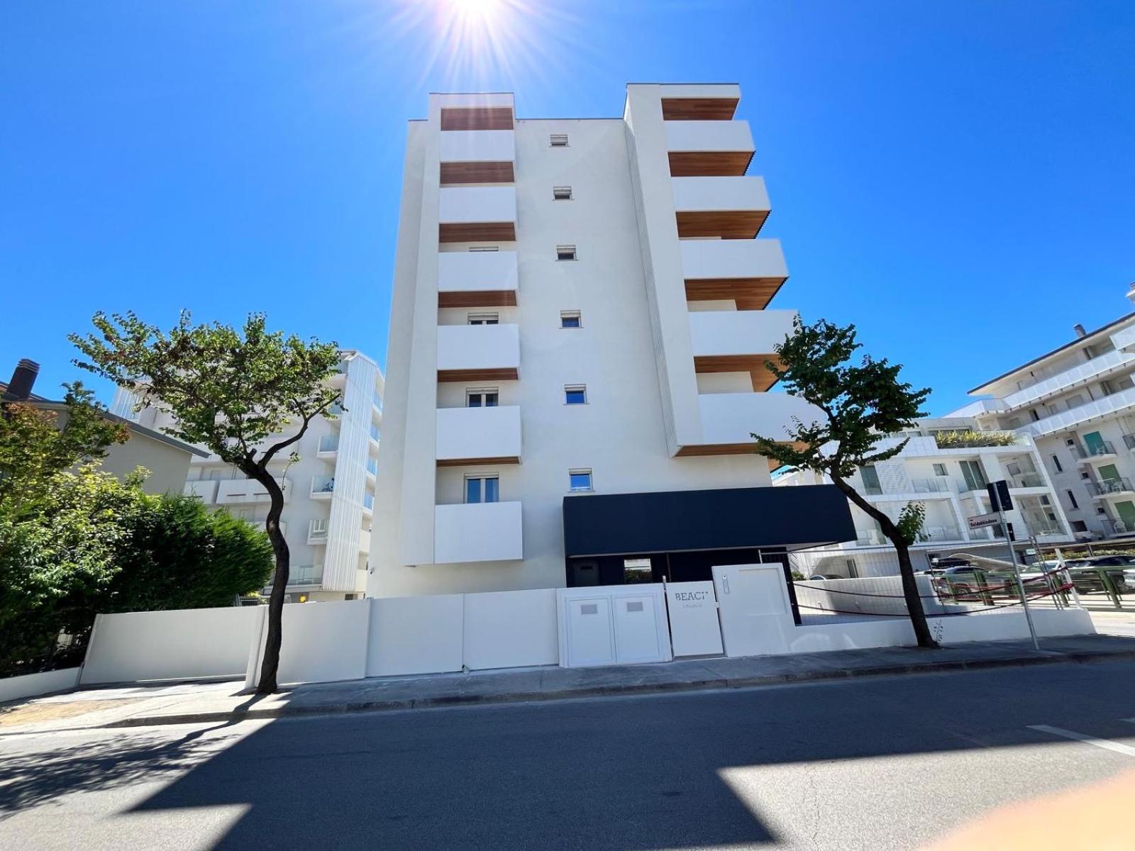 Beach Palace With Small Swimming Pool, Private Beach, Parking Lido di Jesolo Exterior photo