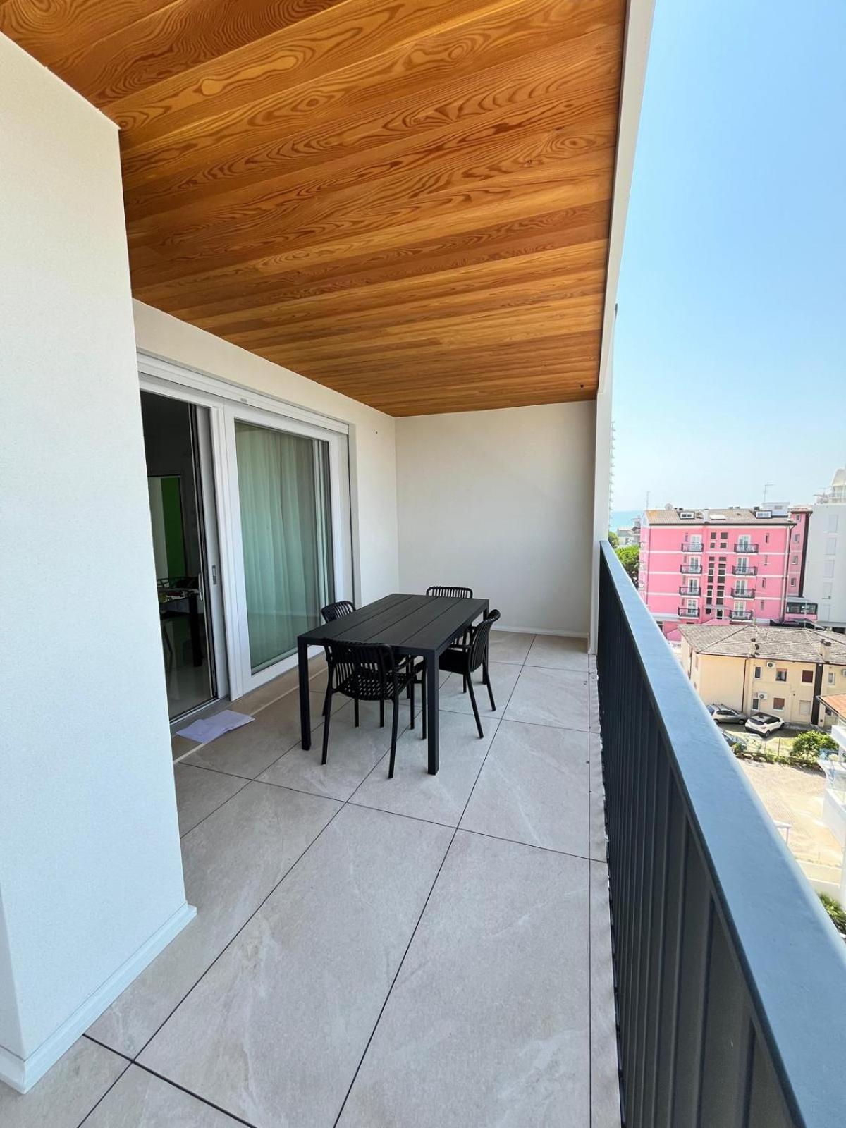 Beach Palace With Small Swimming Pool, Private Beach, Parking Lido di Jesolo Exterior photo