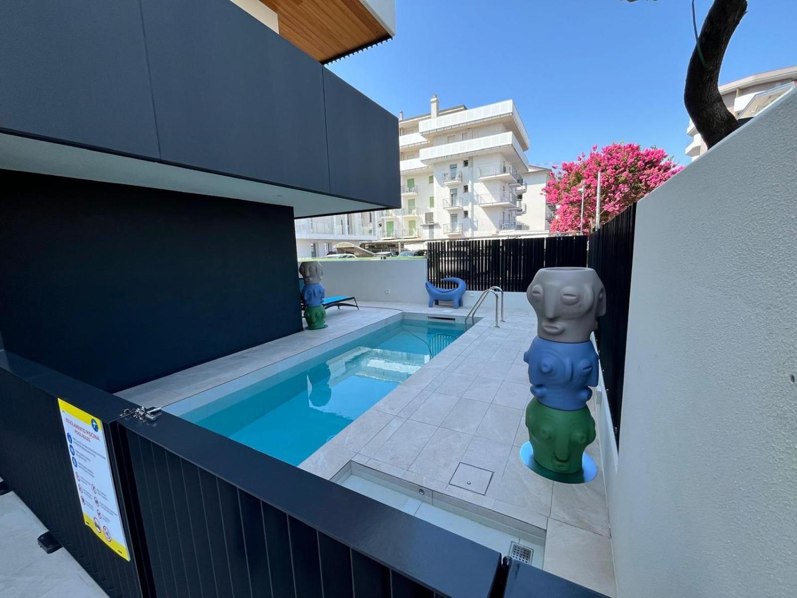 Beach Palace With Small Swimming Pool, Private Beach, Parking Lido di Jesolo Exterior photo