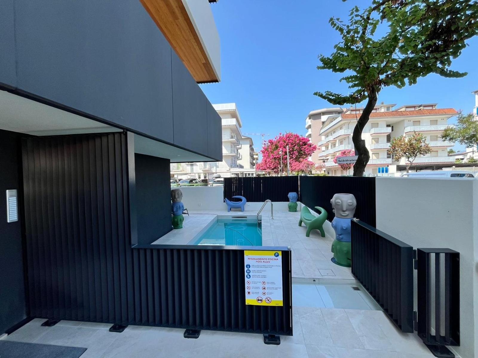 Beach Palace With Small Swimming Pool, Private Beach, Parking Lido di Jesolo Exterior photo