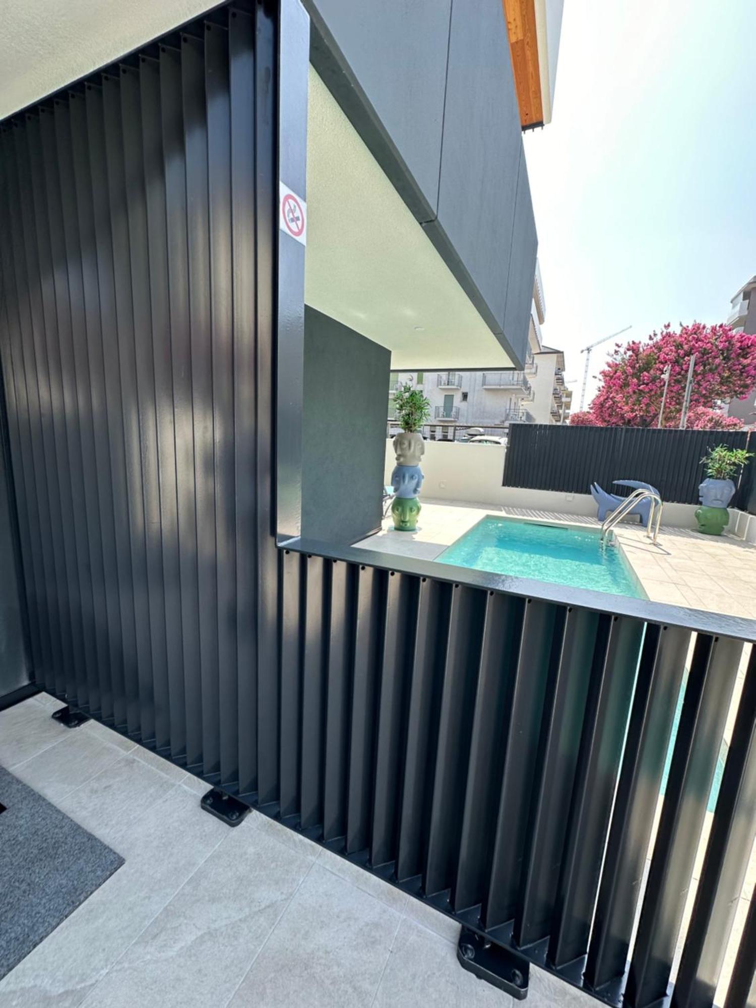 Beach Palace With Small Swimming Pool, Private Beach, Parking Lido di Jesolo Exterior photo