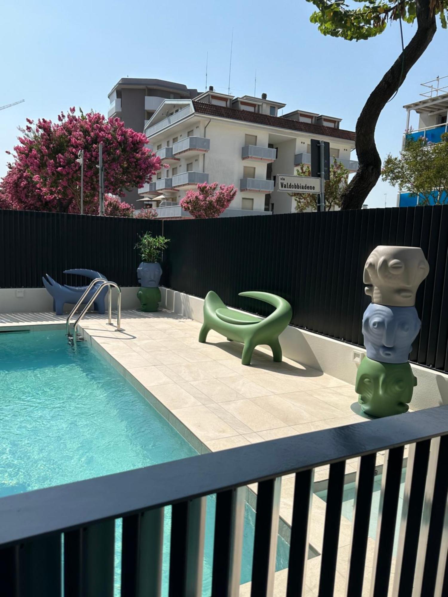 Beach Palace With Small Swimming Pool, Private Beach, Parking Lido di Jesolo Exterior photo
